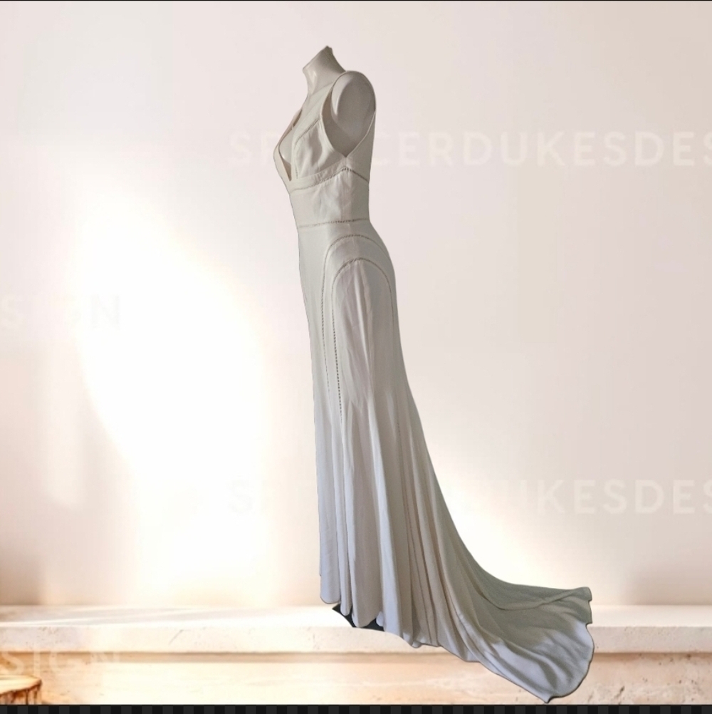 Elegant White Evening Gown - Picture 3 of 12